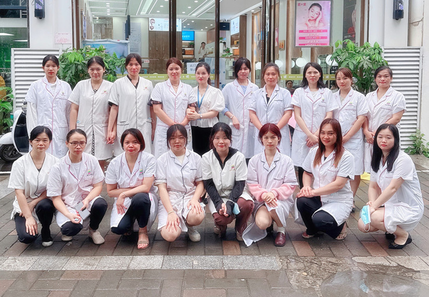 南寧美容學(xué)校學(xué)員進行就業(yè)觀摩