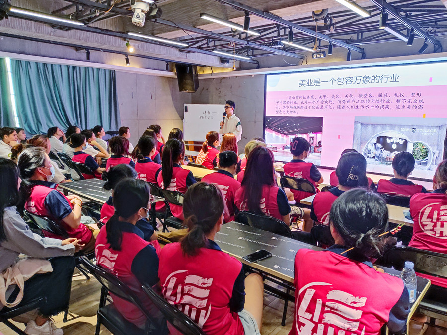 南寧紋繡正規(guī)培訓(xùn)學(xué)校7月3日正式開班