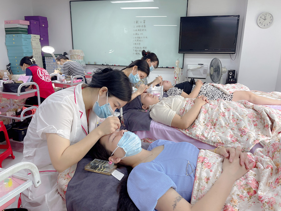 決定美睫密度與長(zhǎng)度的標(biāo)準(zhǔn)，南寧美甲美睫分享