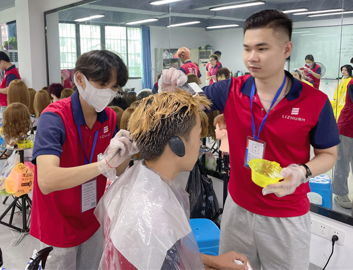 南寧燙染剪技術(shù)進(jìn)修班：夏日染發(fā)注意事項(xiàng)