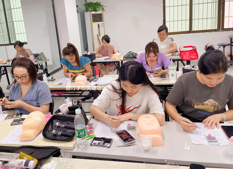 南寧美睫專(zhuān)業(yè)學(xué)校 | 零基礎(chǔ)學(xué)美睫培訓(xùn)