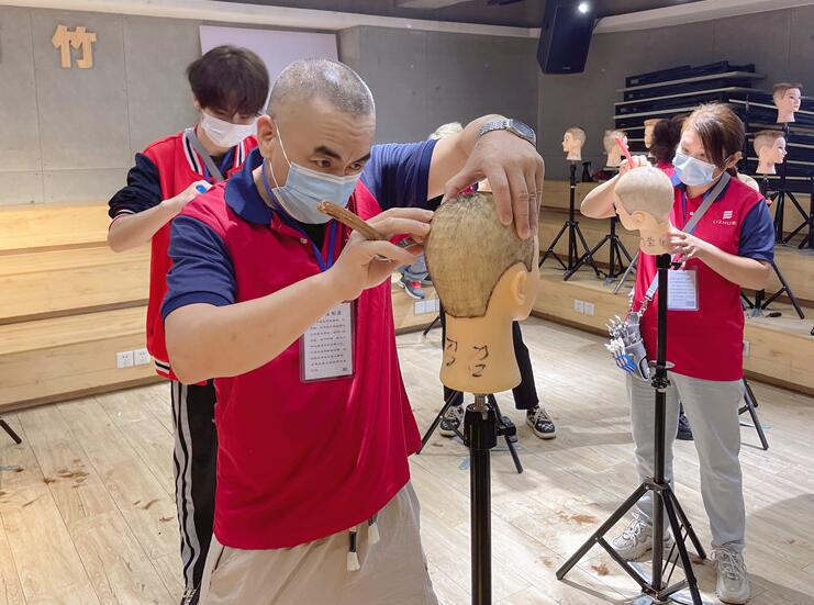 剃光頭的注意事項，南寧理發(fā)學(xué)校美發(fā)培訓(xùn)