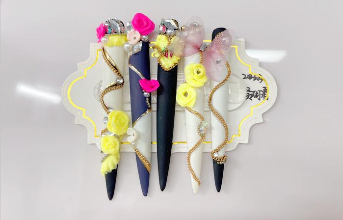 創(chuàng)意雕花沙龍甲，南寧美甲培訓(xùn)學(xué)員作品