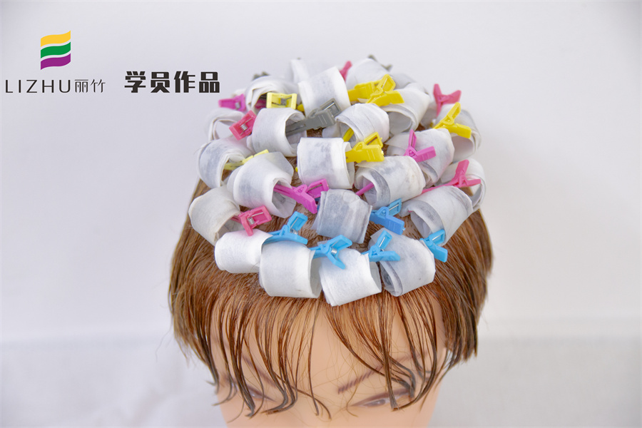 廣西燙發(fā)造型學(xué)校作品：錫紙燙、定位燙，包租婆卷筒造型