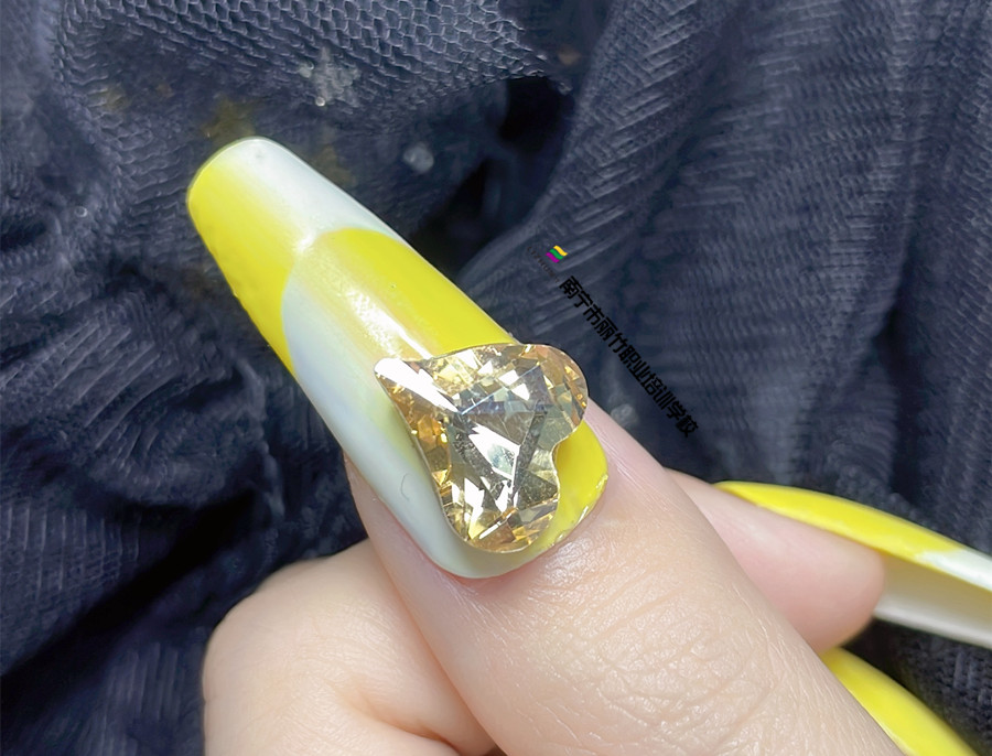 飾品美甲，廣西美甲造型培訓(xùn)學(xué)員作品