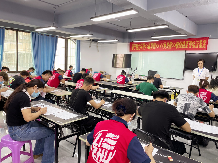 美發(fā)師證考試，麗竹學(xué)校一路高歌