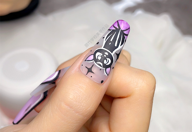 南寧學(xué)美甲造型：紫色彩繪美甲