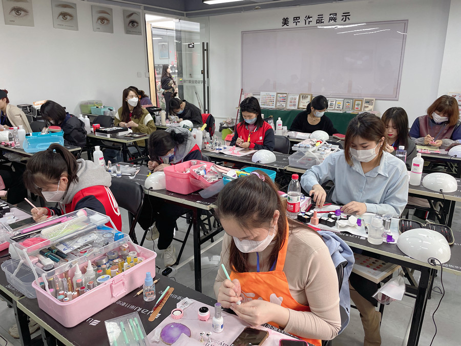 廣西美甲師：美甲磁鐵丟了怎么辦？