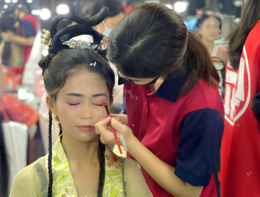 8種眼影的畫法（上部分）| 零基礎(chǔ)學(xué)眼妝