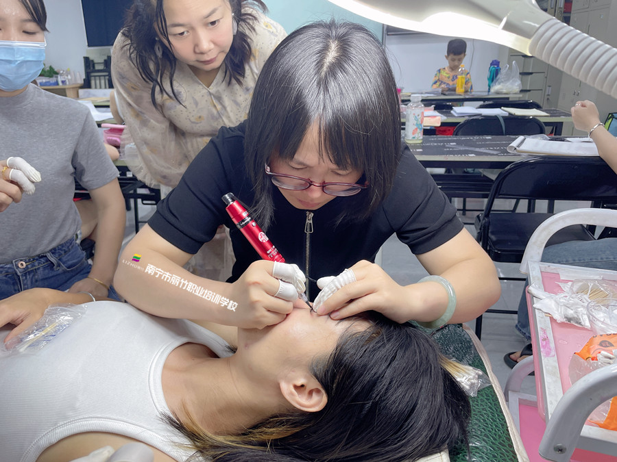 南寧哪里可以學(xué)紋繡？7月22日歡迎來麗竹學(xué)校