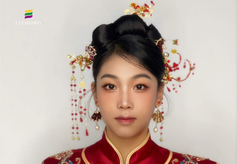 秀禾新娘造型，廣西新娘化妝造型學(xué)校演繹中國風(fēng)