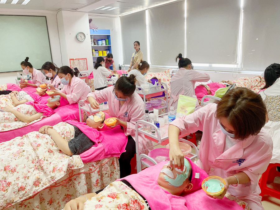 涂抹式面膜和貼片面膜區(qū)別，廣西美容培訓面部