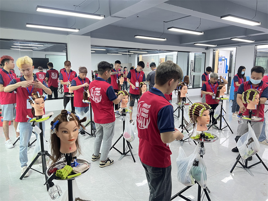 學(xué)美發(fā)？南寧美發(fā)學(xué)校排名推薦你到麗竹學(xué)校