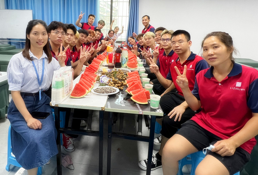 南寧美發(fā)學(xué)校畢業(yè)座談會，感念師恩