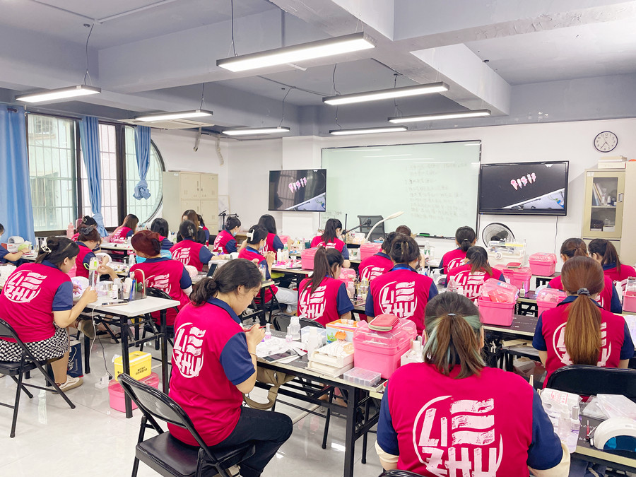 為什么要學(xué)美甲？在南寧學(xué)美甲有前途嗎？