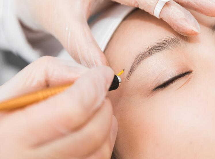 南寧紋繡學(xué)校：在紋眉補色時，你要注意這些