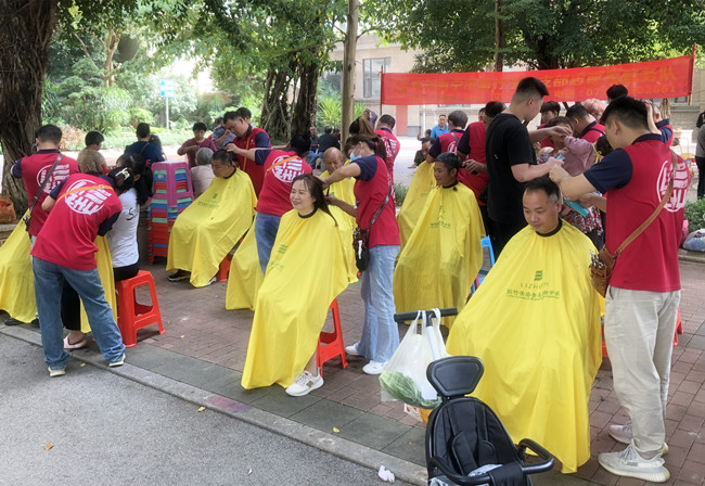 南寧理發(fā)培訓(xùn)教學(xué)：南寧美發(fā)志愿者服務(wù)隊(duì)重陽送溫暖