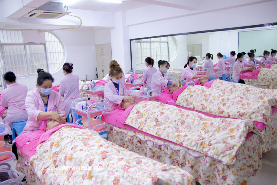 秋冬季節(jié)抗老的重要性，廣西美容護膚抗老培訓