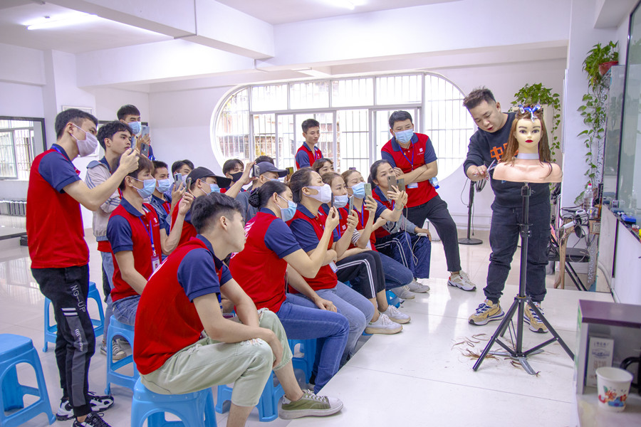 廣西女士剪發(fā)課程：鎖骨發(fā)修剪技巧