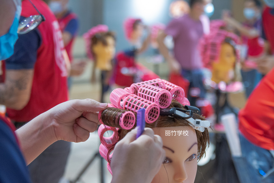 零基礎(chǔ)學(xué)卷發(fā)：卷發(fā)筒使用注意事項