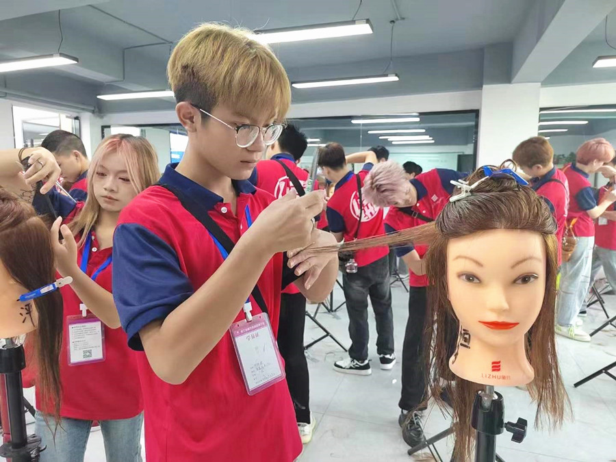 發(fā)片打薄的方法，廣西剪發(fā)基礎(chǔ)教學(xué)詳解