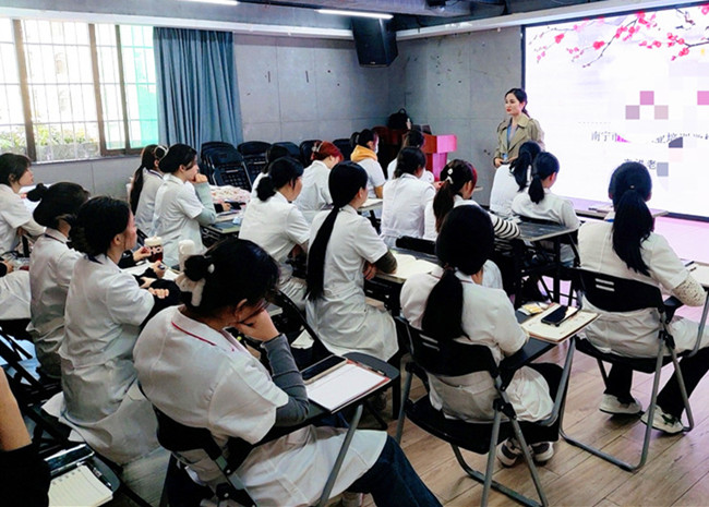 南寧美容理論教學(xué) | 美容理論講解