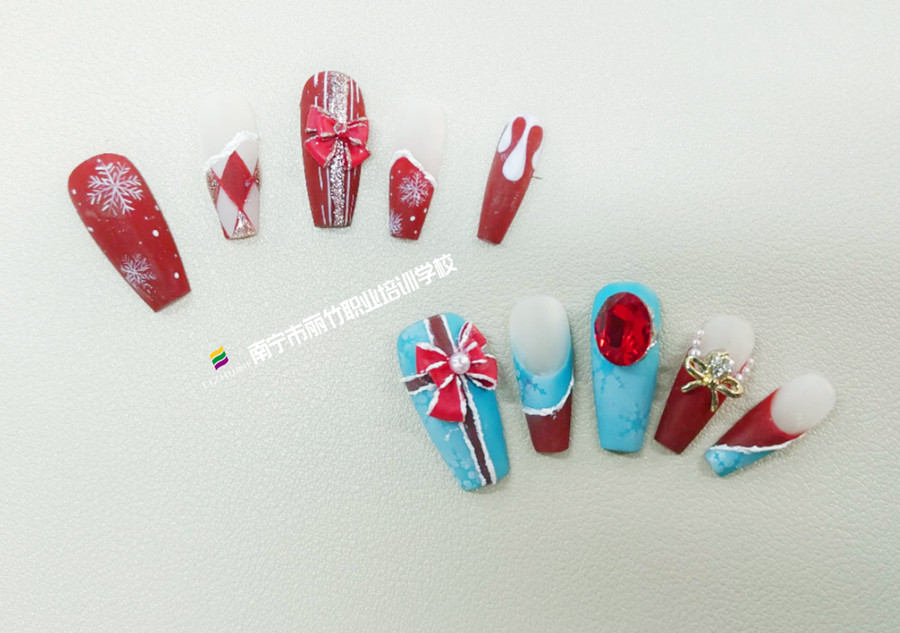 圣誕主題美甲，廣西美甲教育學(xué)員作品