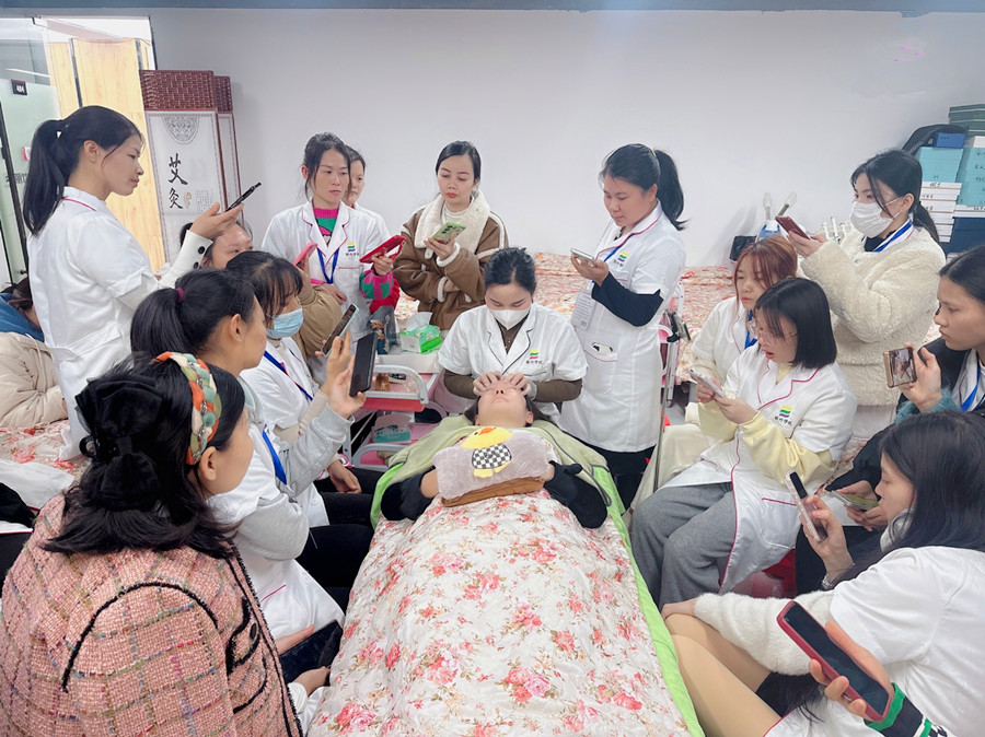 南寧頭療技師：為什么要經(jīng)絡(luò)梳梳頭？