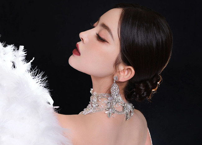  古力娜扎白天鵝仿妝，南寧化妝造型師分享