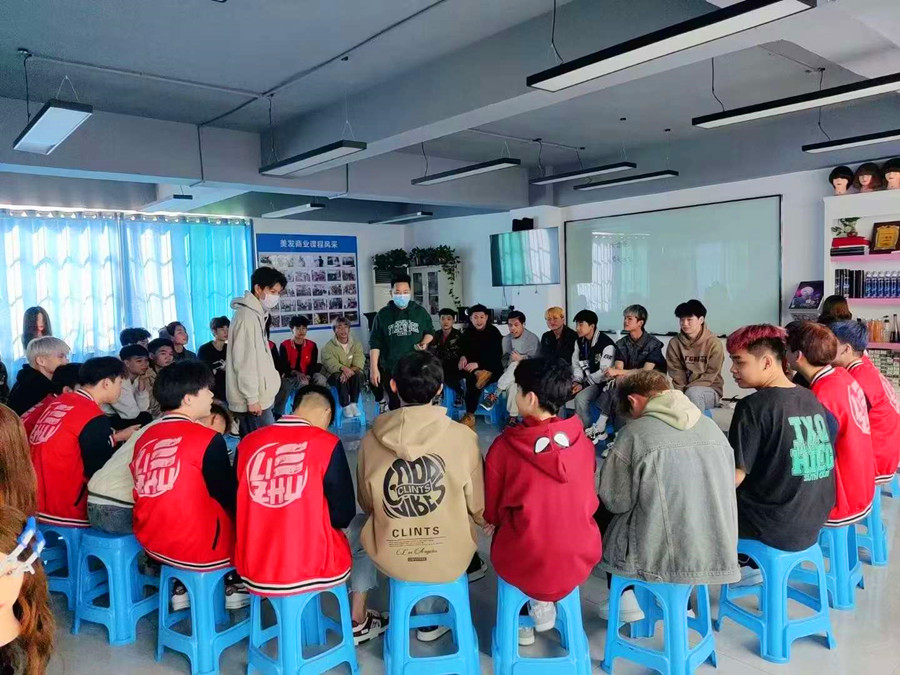 為什么他們都選廣西美發(fā)職業(yè)學(xué)校？