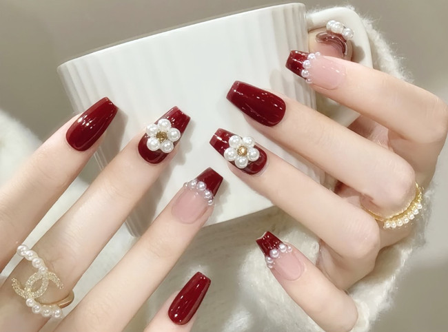 紅色新年美甲，美甲圖片2024新款式