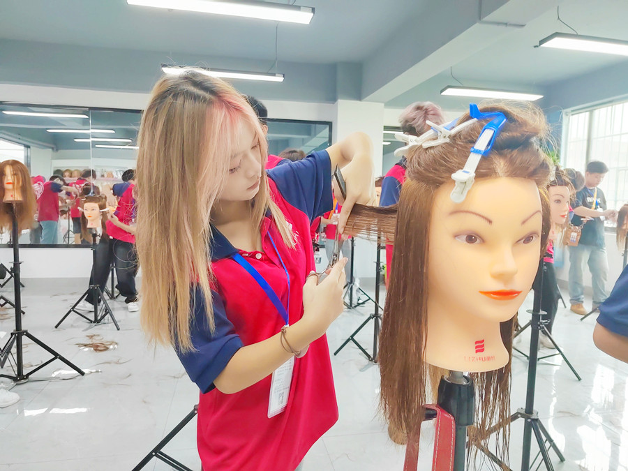 剪齊平和修剪高層次技巧，南寧理發(fā)剪發(fā)培訓(xùn)