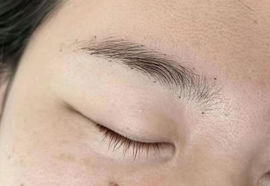 紋眉操作過程技巧，南寧紋繡學(xué)校排名總結(jié)分享