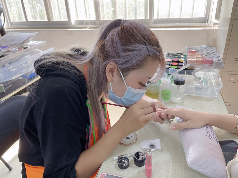 南寧美甲進(jìn)修，零基礎(chǔ)美甲學(xué)習(xí)作品