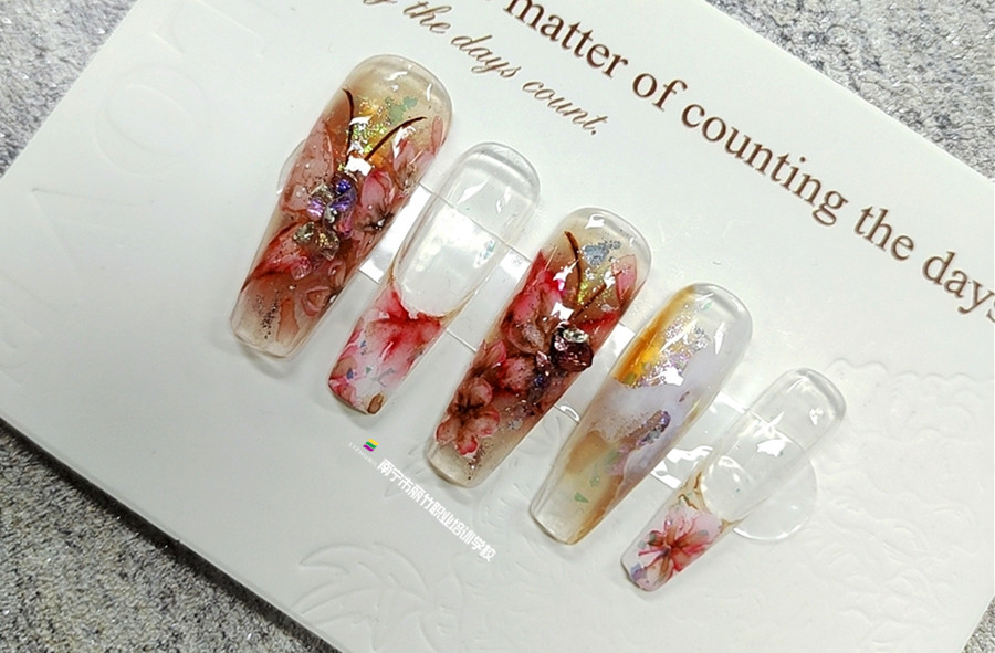 水彩花卉美甲,，廣西美甲學員培訓(xùn)班作品