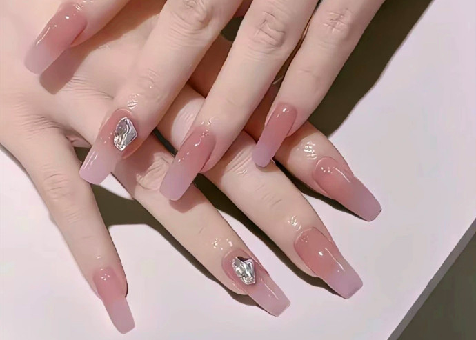 溫柔顯氣質(zhì)美甲，廣西美甲師造型培訓(xùn)推薦