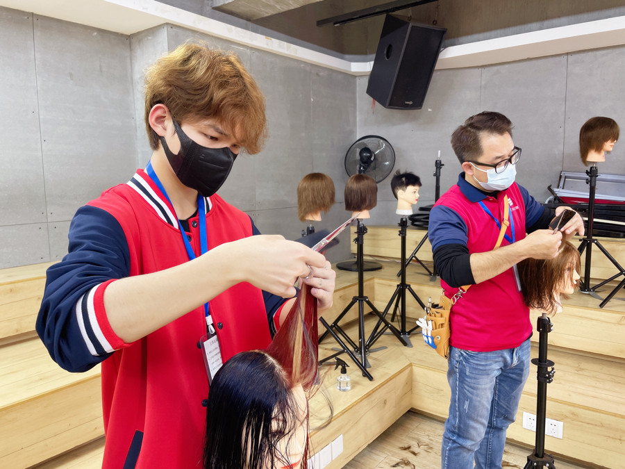 美發(fā)新手必懂的理發(fā)技巧，零基礎(chǔ)學理發(fā)教學