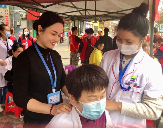 南寧美容公益活動(dòng)，現(xiàn)場人氣火爆