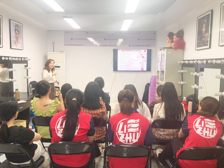 ?南寧美睫培訓(xùn)開班，3月27日如約而至