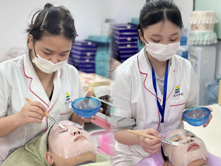 日常面部補(bǔ)水流程，南寧皮膚管理實(shí)訓(xùn)