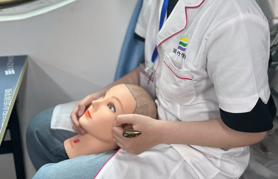 眼部刮(sha)痧后續(xù)護(hù)理，零基礎(chǔ)美容培訓(xùn)