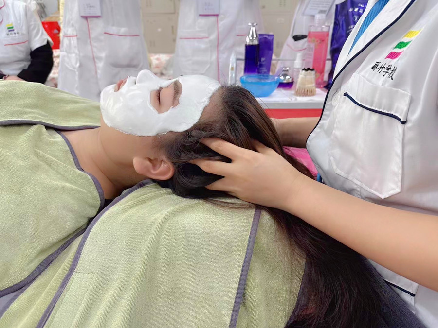 南美容護(hù)膚行業(yè)：涂抹面膜的正確用法