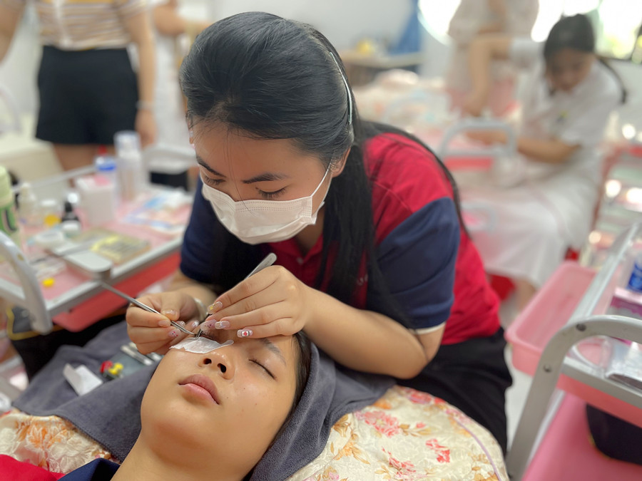 常見的美睫方式，南寧西鄉(xiāng)塘區(qū)美睫學(xué)校講解