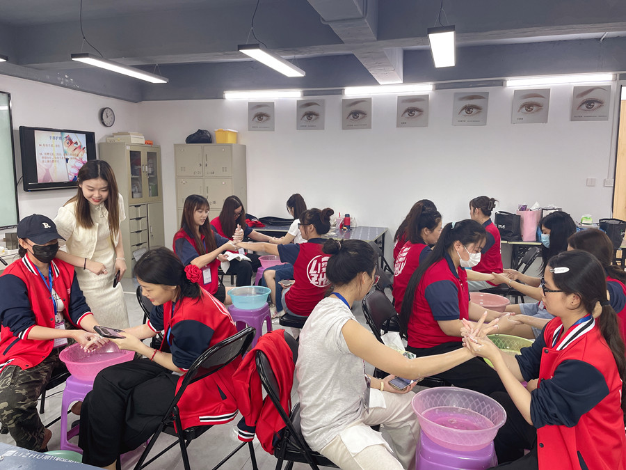 美甲手部護理的好處，南寧美甲培訓課程講解