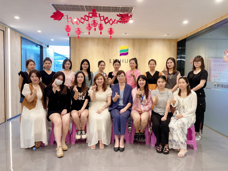 圓滿收官！南寧美睫職業(yè)學校課程結(jié)束