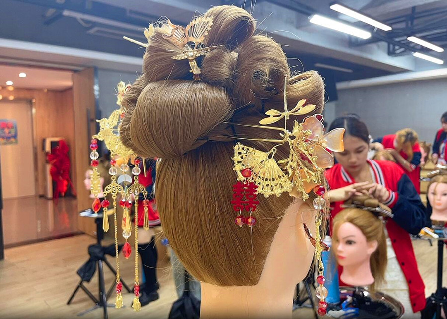 秀禾發(fā)型特點解析，南寧學(xué)化妝造型