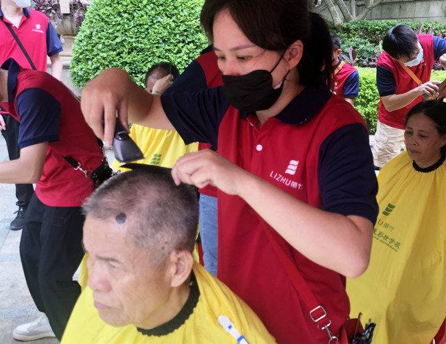 廣西美發(fā)教學(xué)內(nèi)容：社區(qū)開展免費(fèi)理發(fā)活動