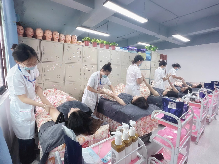 為什么要進行手部護理？南寧美容職業(yè)培訓(xùn)學(xué)校解答