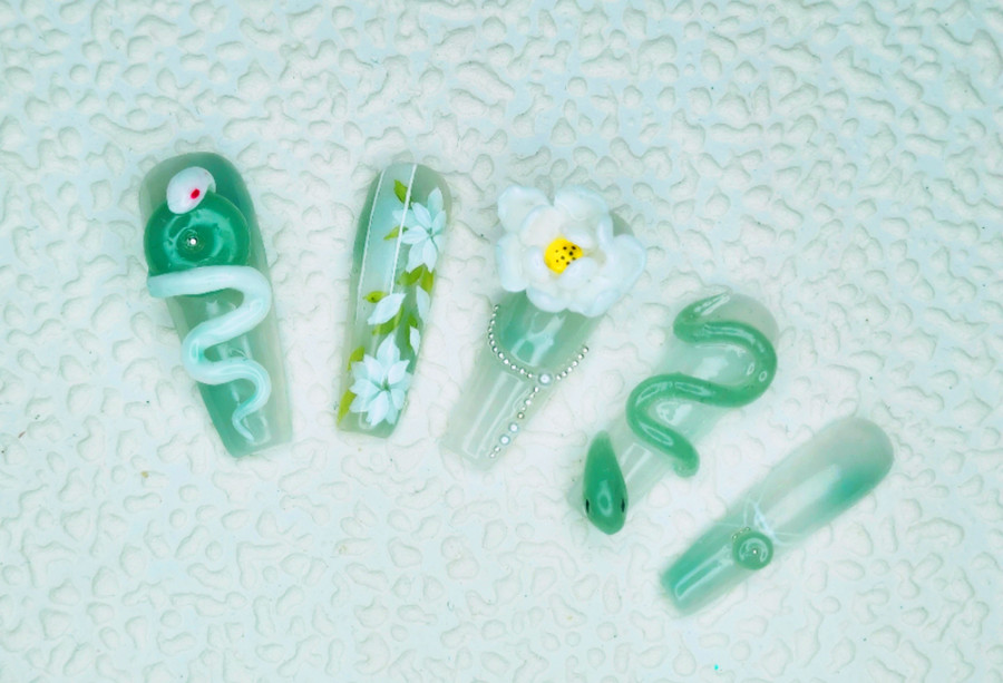 小蛇美甲款式，廣西美甲款式進(jìn)修班作品