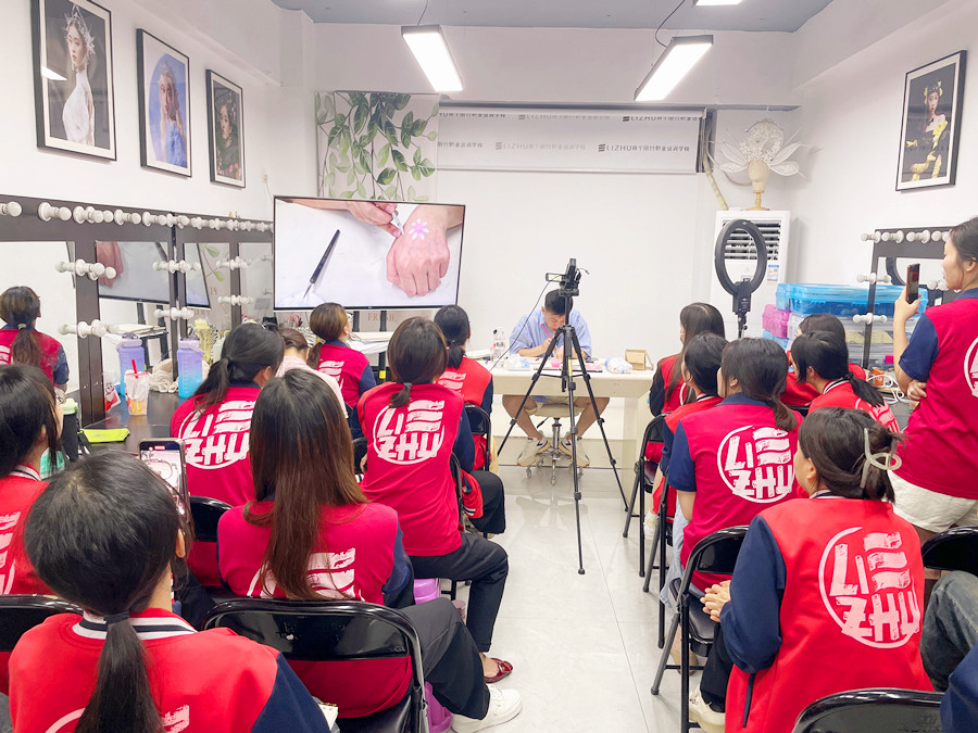 什么是面部彩繪？面部彩繪零基礎(chǔ)學(xué)習(xí)